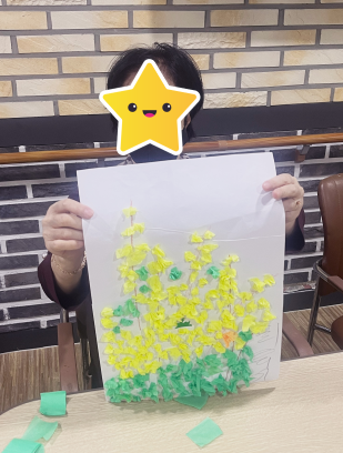 4월 어르신들 미술활동사진